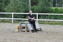 Iloinen autonkuljettaja Petra